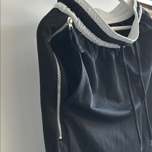 ✨Host pick✨Nike MLB Black Athletic Shorts with White Drawstring and Stri… - Picture 5 of 9